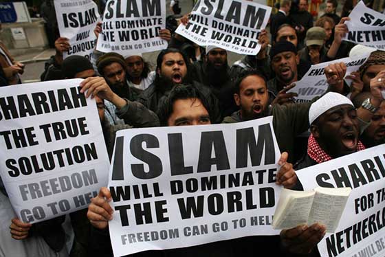 Islam-dominate-world-Wilders-visit-England